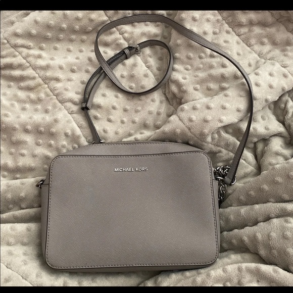 Michael Kors Grey Jet Set Crossbody Bag - Picture 4 of 10